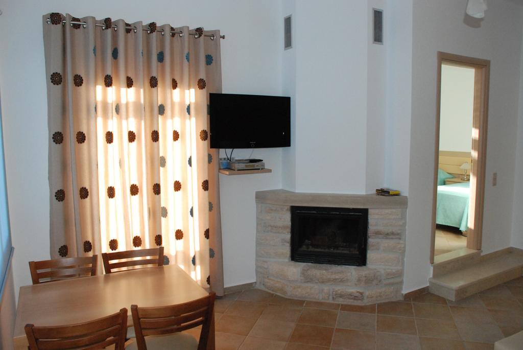 Alexena Apartments Agia Galini Oda fotoğraf