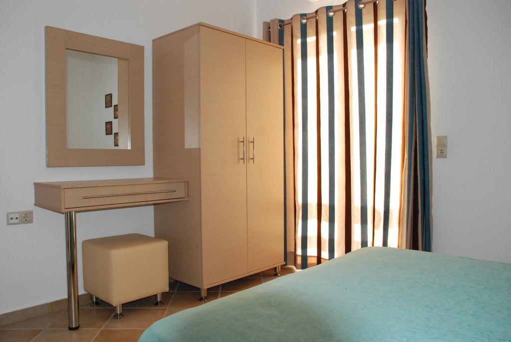 Alexena Apartments Agia Galini Oda fotoğraf